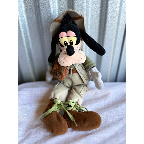 Disney Goofy Safari Plush Beanbag Doll in Outfit with Camera & Hat - Picture 1 of 4